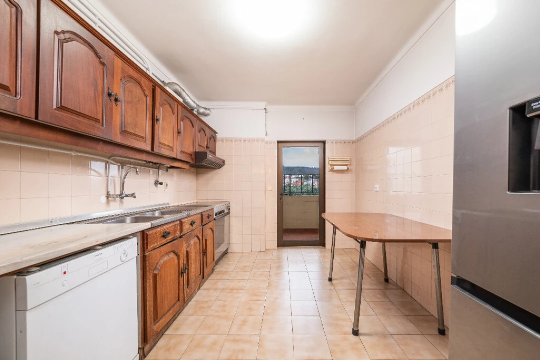 Apartamento T2 para Arrendamento em Santo Antonio dos Olivais Foto 3