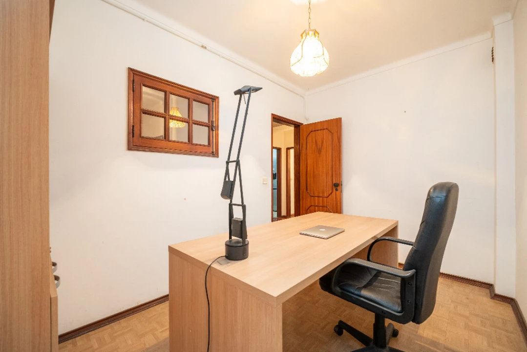 Apartamento T2 para Arrendamento em Santo Antonio dos Olivais Foto 2