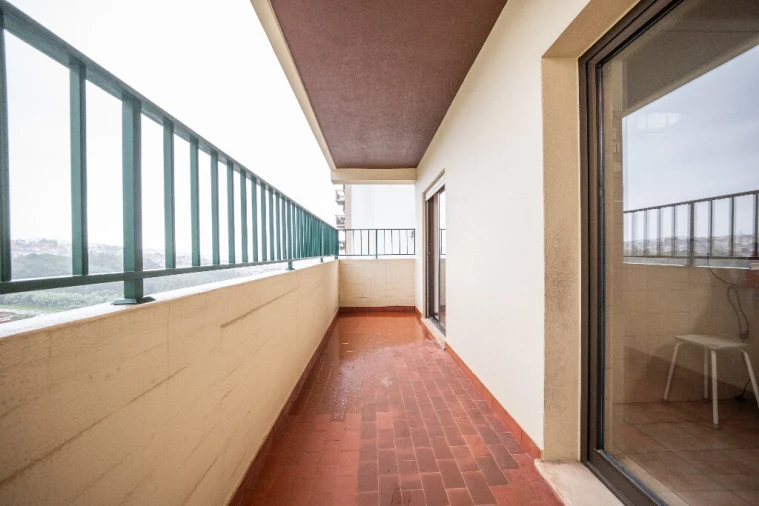 Apartamento T2 para Arrendamento em Santo Antonio dos Olivais Foto 5