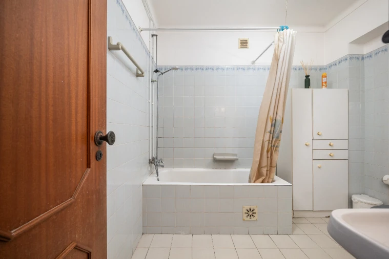 Apartamento T2 para Arrendamento em Santo Antonio dos Olivais Foto 7