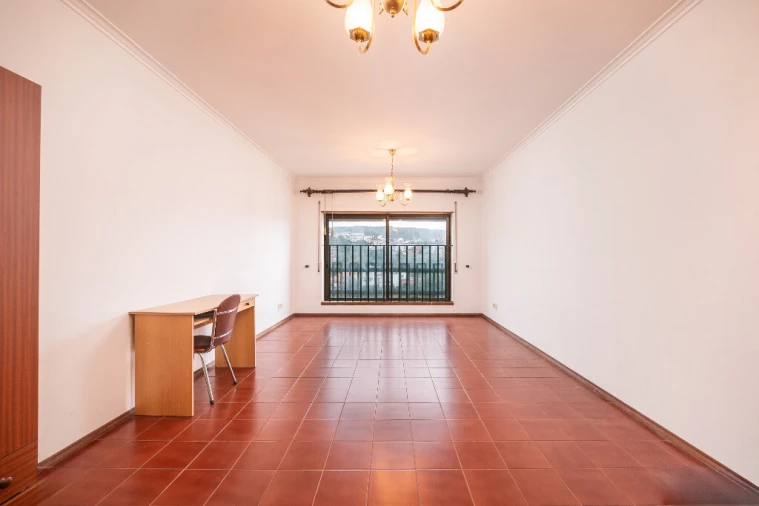 Apartamento T2 para Arrendamento em Santo Antonio dos Olivais Foto 1