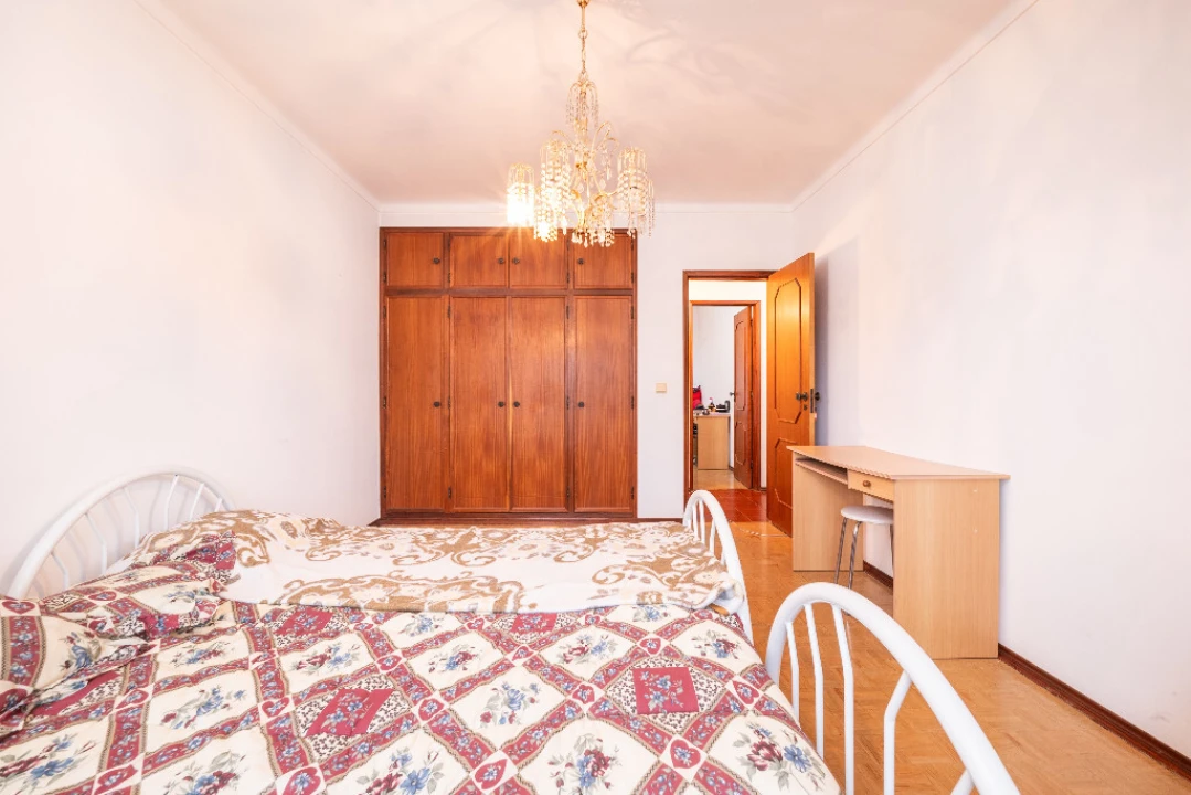 Apartamento T2 para Arrendamento em Santo Antonio dos Olivais Foto 6