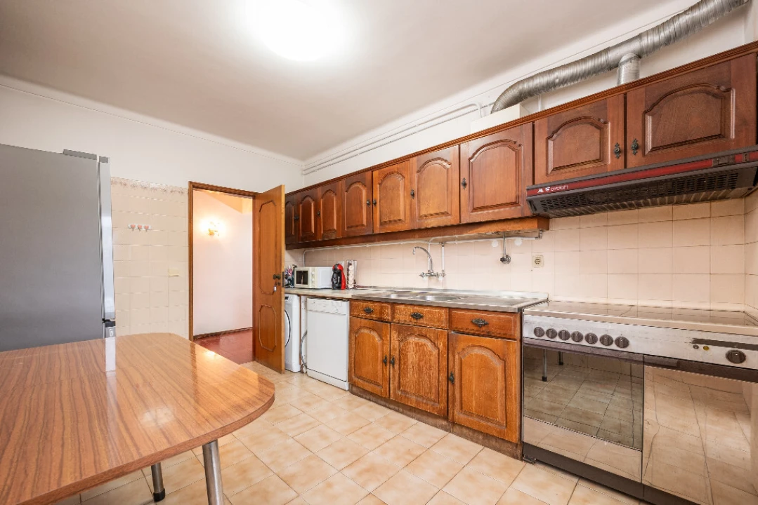 Apartamento T2 para Arrendamento em Santo Antonio dos Olivais Foto 4