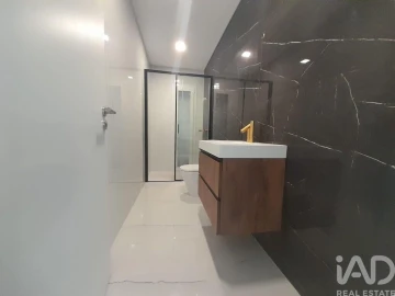 Moradia T4 para Venda em Antuzede e Vil de Matos