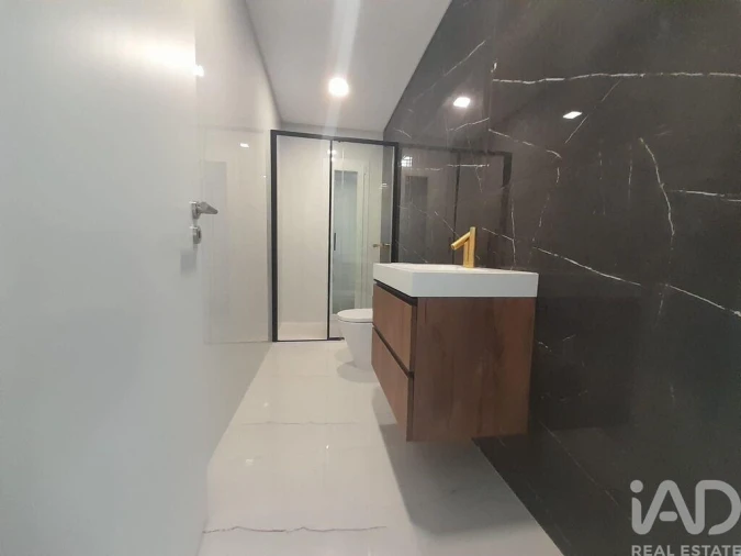 Moradia T4 para Venda em Antuzede e Vil de Matos Foto 4