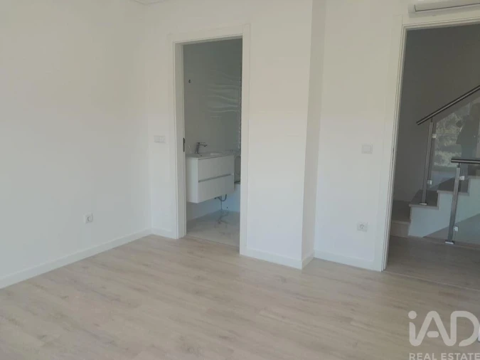 Moradia T4 para Venda em Antuzede e Vil de Matos Foto 5