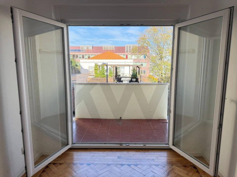 Apartamento T2 para Arrendamento em Campo de Ourique Foto 12