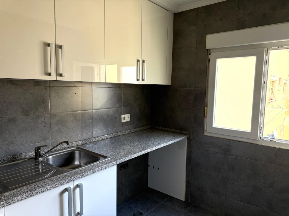 Apartamento T2 para Arrendamento em Campo de Ourique Foto 19