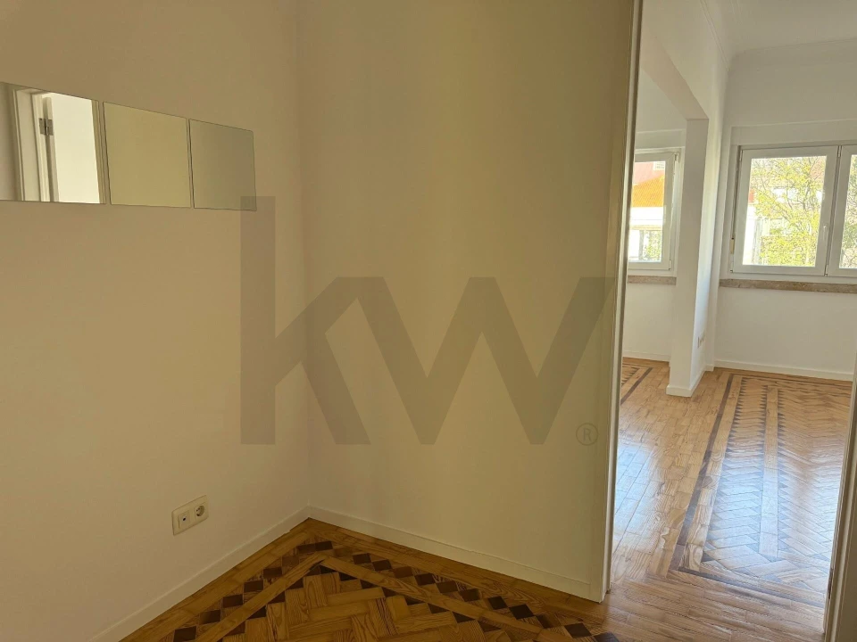 Apartamento T2 para Arrendamento em Campo de Ourique Foto 4