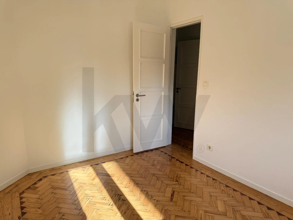 Apartamento T2 para Arrendamento em Campo de Ourique Foto 3