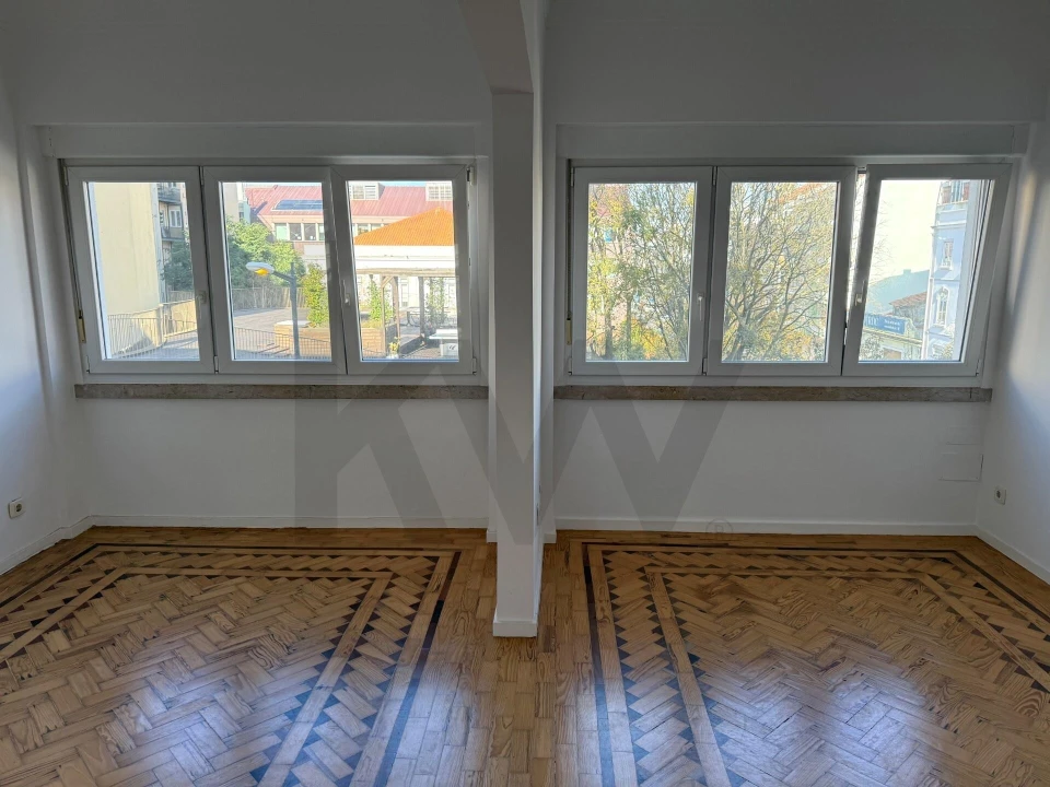 Apartamento T2 para Arrendamento em Campo de Ourique Foto 5