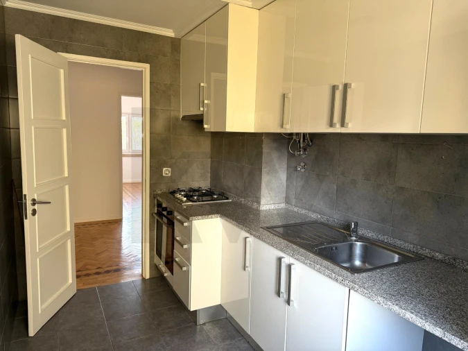 Apartamento T2 para Arrendamento em Campo de Ourique Foto 22