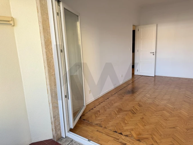 Apartamento T2 para Arrendamento em Campo de Ourique Foto 13