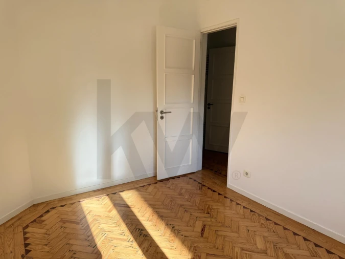Apartamento T2 para Arrendamento em Campo de Ourique Foto 3