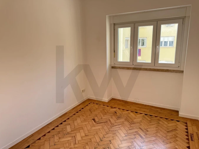 Apartamento T2 para Arrendamento em Campo de Ourique Foto 2