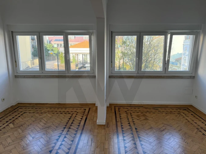 Apartamento T2 para Arrendamento em Campo de Ourique Foto 5