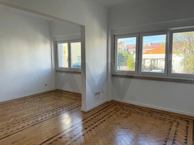 Apartamento T2 para Arrendamento em Campo de Ourique Foto 6
