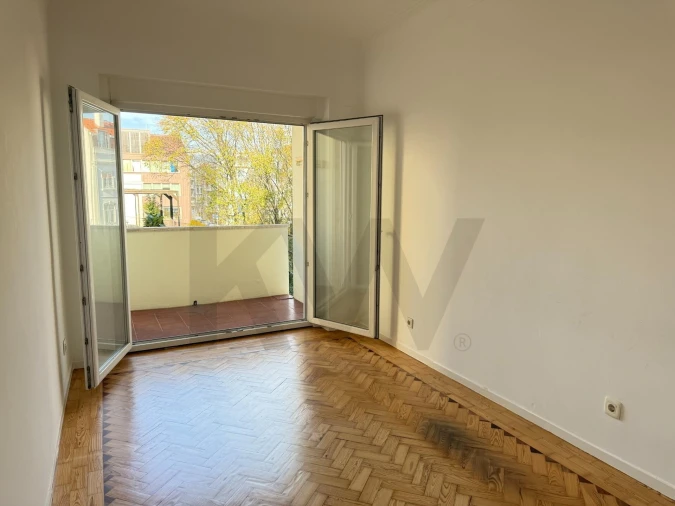 Apartamento T2 para Arrendamento em Campo de Ourique Foto 10