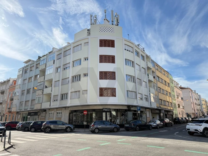 Apartamento T2 para Arrendamento em Campo de Ourique Foto 24