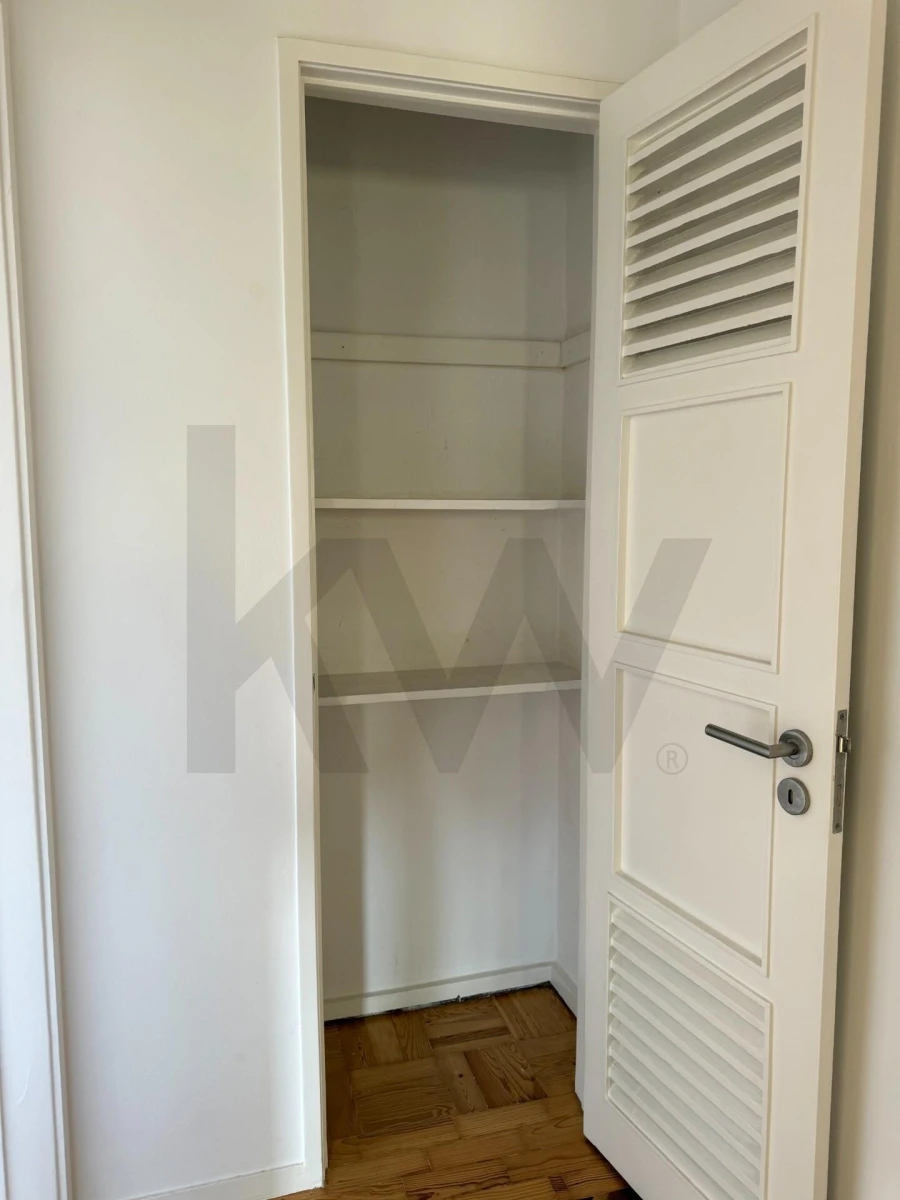 Apartamento T2 para Arrendamento em Campo de Ourique Foto 17