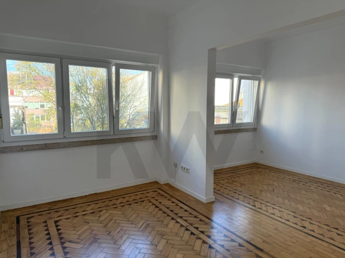 Apartamento T2 para Arrendamento em Campo de Ourique Foto 7