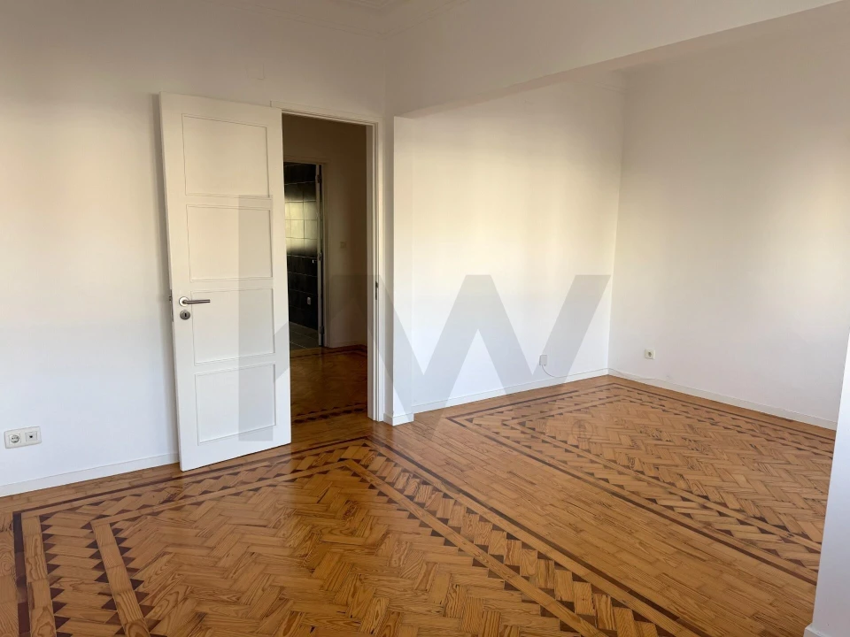Apartamento T2 para Arrendamento em Campo de Ourique Foto 9