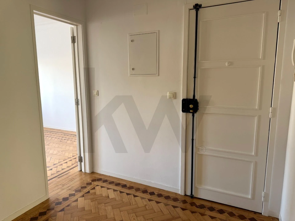 Apartamento T2 para Arrendamento em Campo de Ourique Foto 1