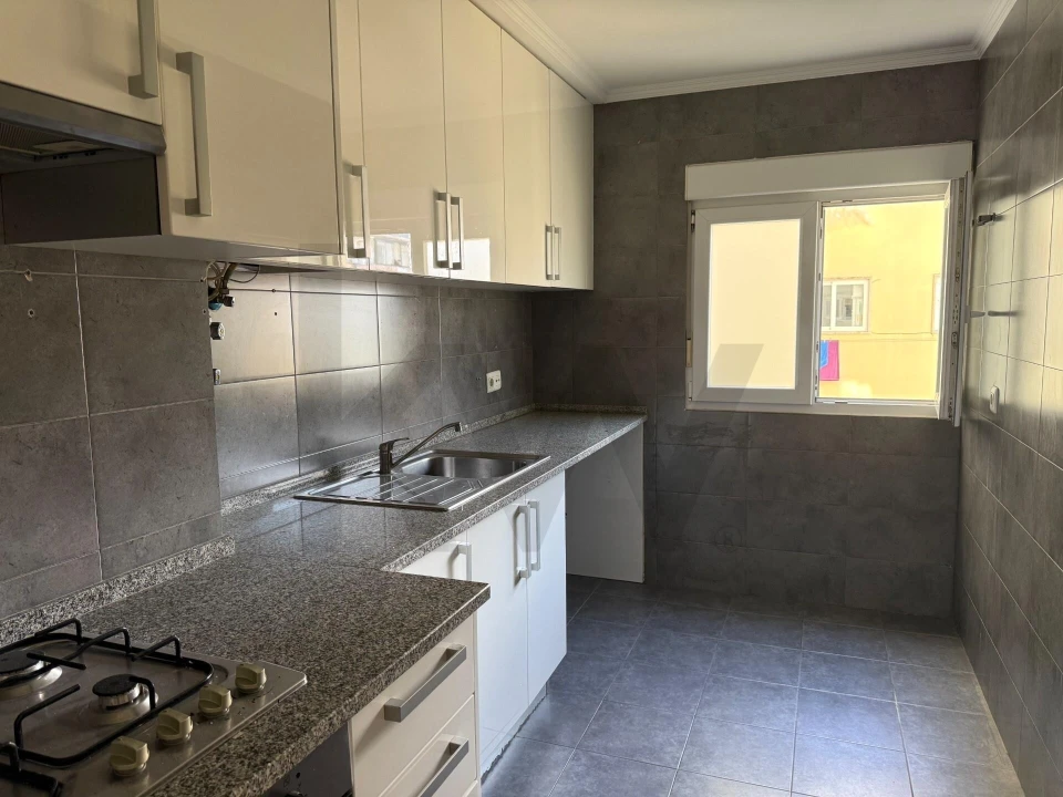 Apartamento T2 para Arrendamento em Campo de Ourique Foto 18