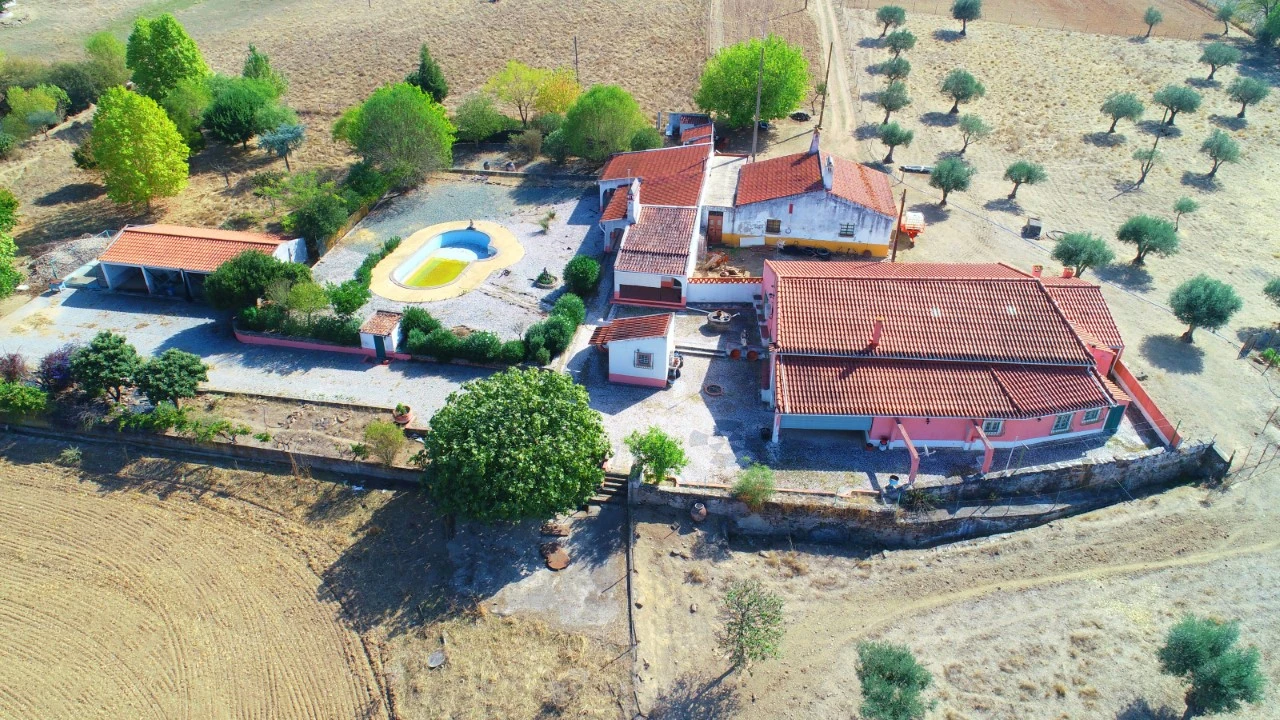 Moradia T4 para Venda em Cabeço de Vide Foto 9