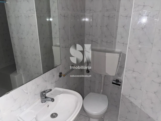 Apartamento T2 para Arrendamento em Sé Nova, Santa Cruz, Almedina e São Bartolomeu Foto 4