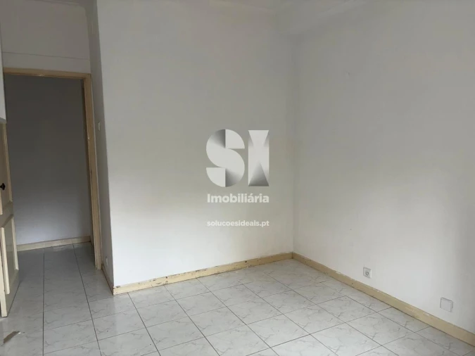 Apartamento T2 para Arrendamento em Sé Nova, Santa Cruz, Almedina e São Bartolomeu Foto 9