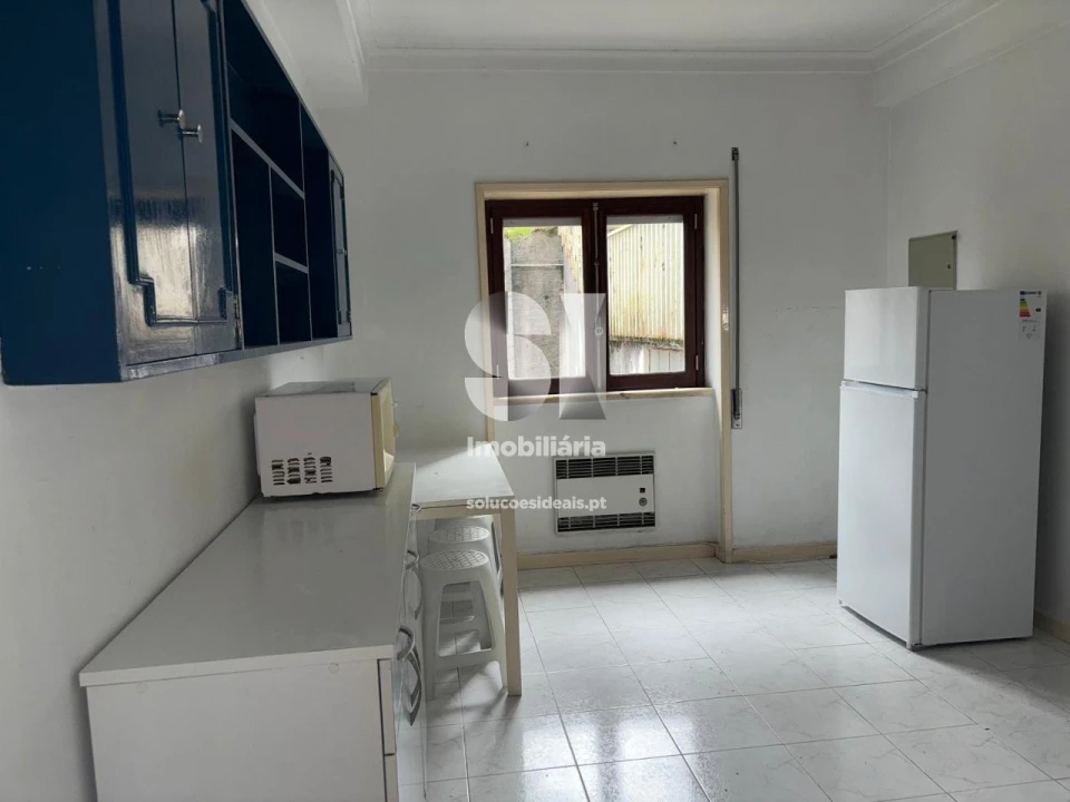 Apartamento T2 para Arrendamento em Sé Nova, Santa Cruz, Almedina e São Bartolomeu Foto 1