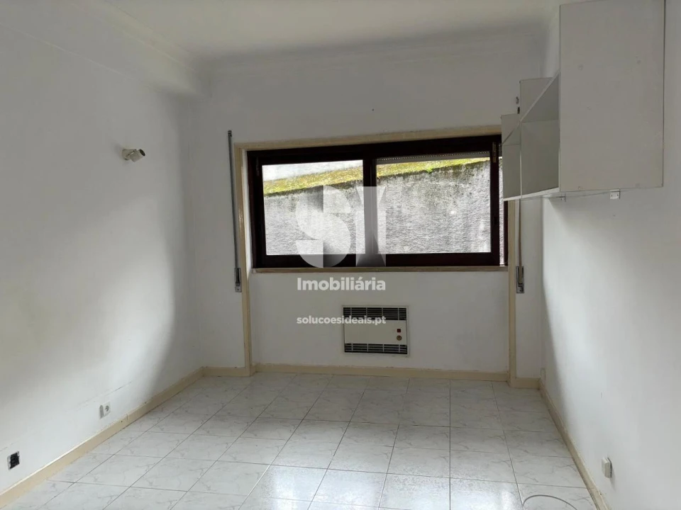 Apartamento T2 para Arrendamento em Sé Nova, Santa Cruz, Almedina e São Bartolomeu Foto 6
