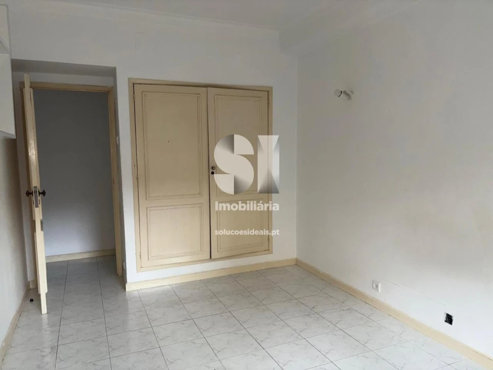 Apartamento T2 para Arrendamento em Sé Nova, Santa Cruz, Almedina e São Bartolomeu Foto 7