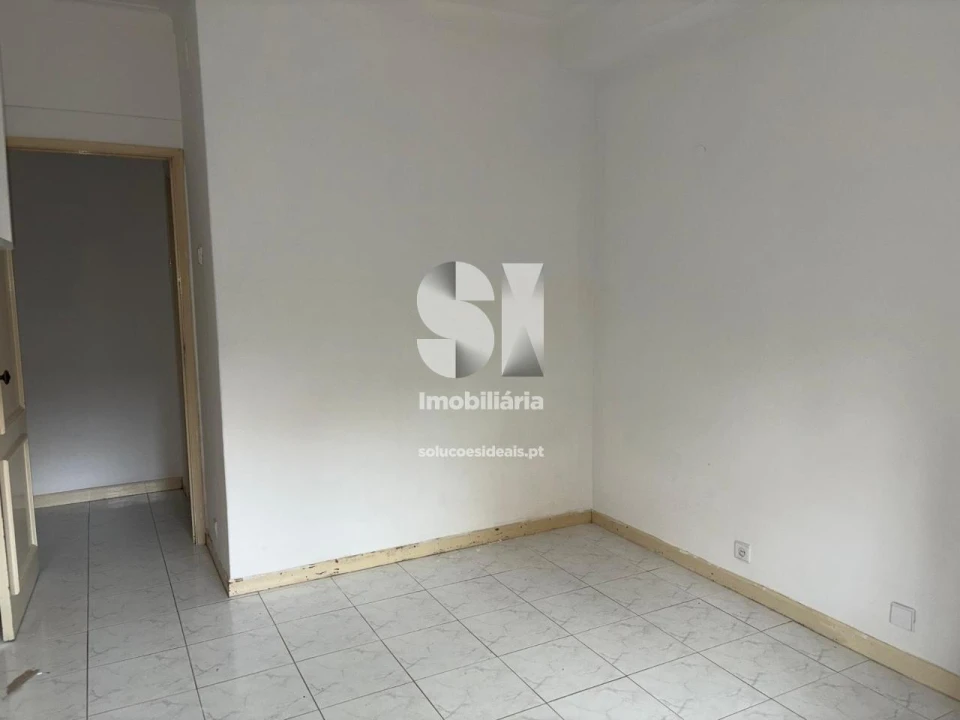 Apartamento T2 para Arrendamento em Sé Nova, Santa Cruz, Almedina e São Bartolomeu Foto 9