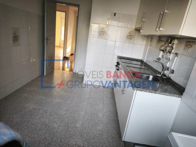 Apartamento T2 para Venda em Agualva e Mira-Sintra Foto 11