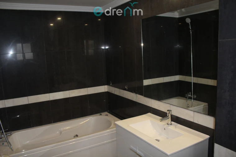 Moradia T4 para Venda em Sesimbra (Castelo) Foto 24