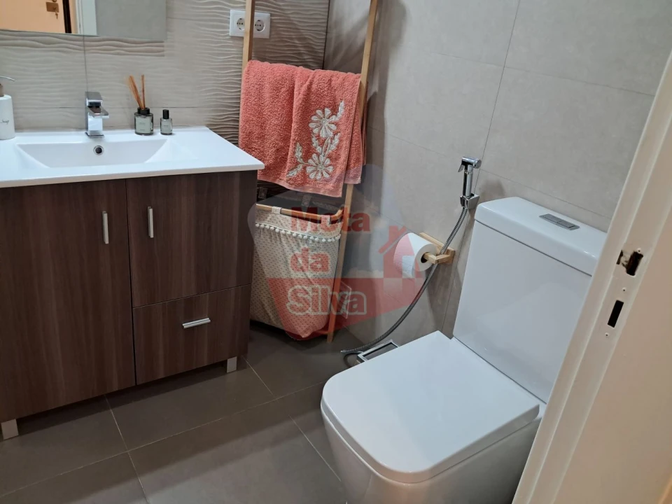 Apartamento T2 para Venda em Laranjeiro e Feijó Foto 12