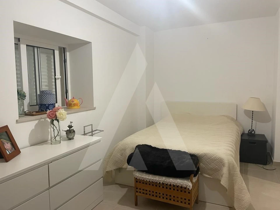 Moradia T4 para Venda em Quelfes Foto 11