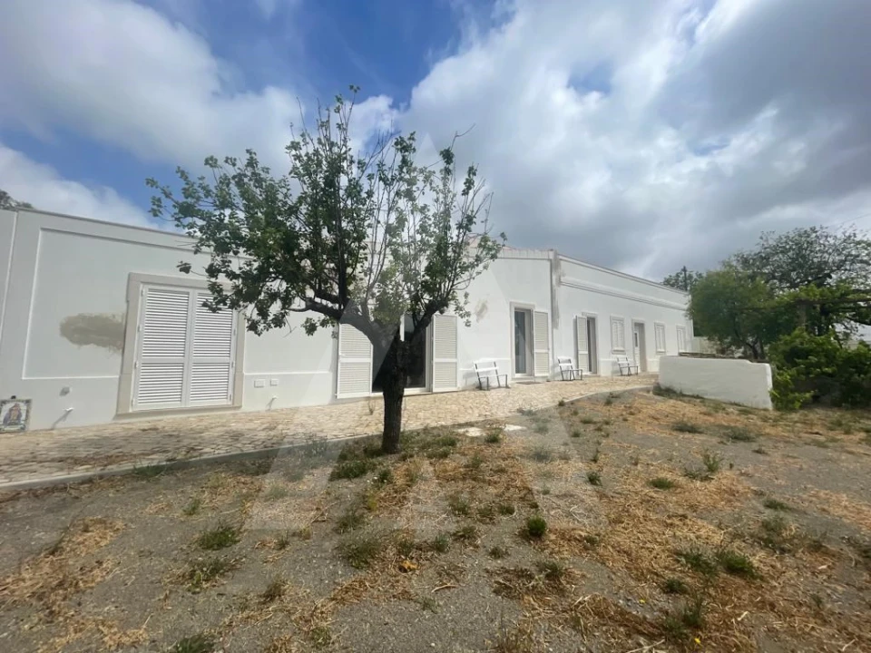 Moradia T4 para Venda em Quelfes Foto 1