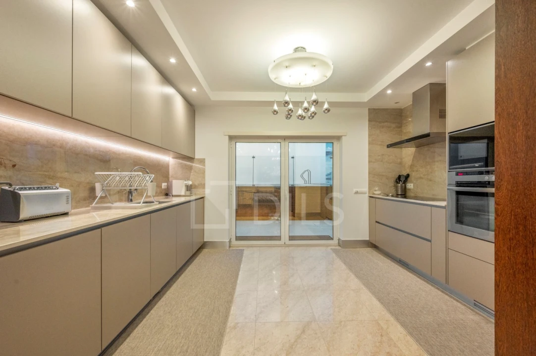 Moradia T4 para Venda em Alcabideche Foto 7