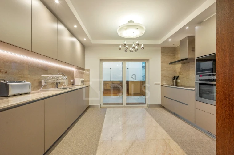 Moradia T4 para Venda em Alcabideche Foto 7