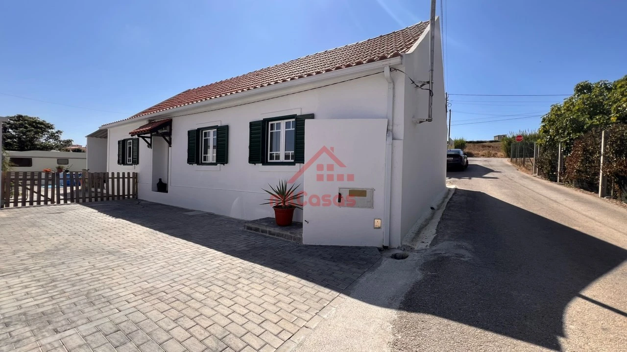 Moradia T2 para Venda em São Pedro da Cadeira Foto 2