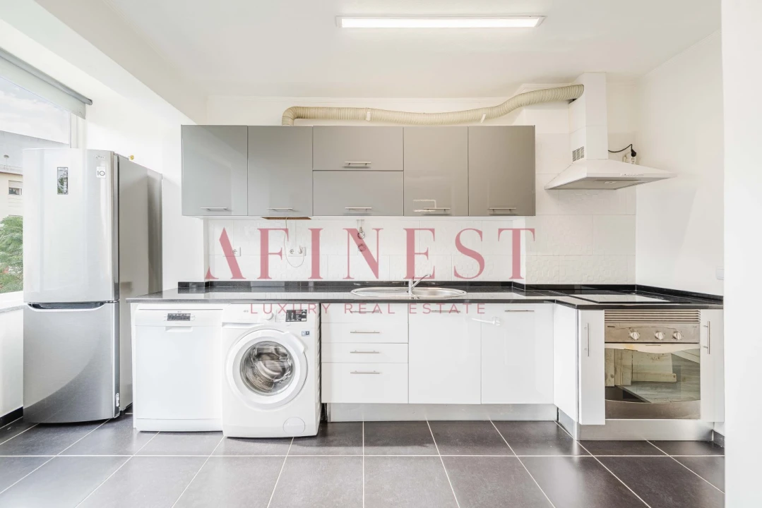 Apartamento T4 para Arrendamento em Alfragide Foto 3