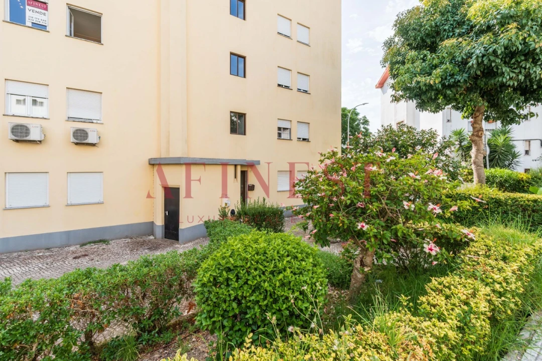 Apartamento T4 para Arrendamento em Alfragide Foto 68