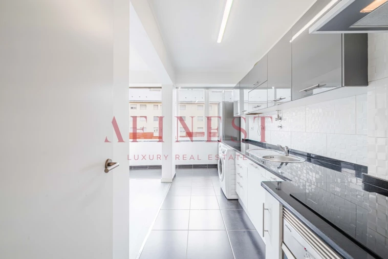 Apartamento T4 para Arrendamento em Alfragide Foto 4