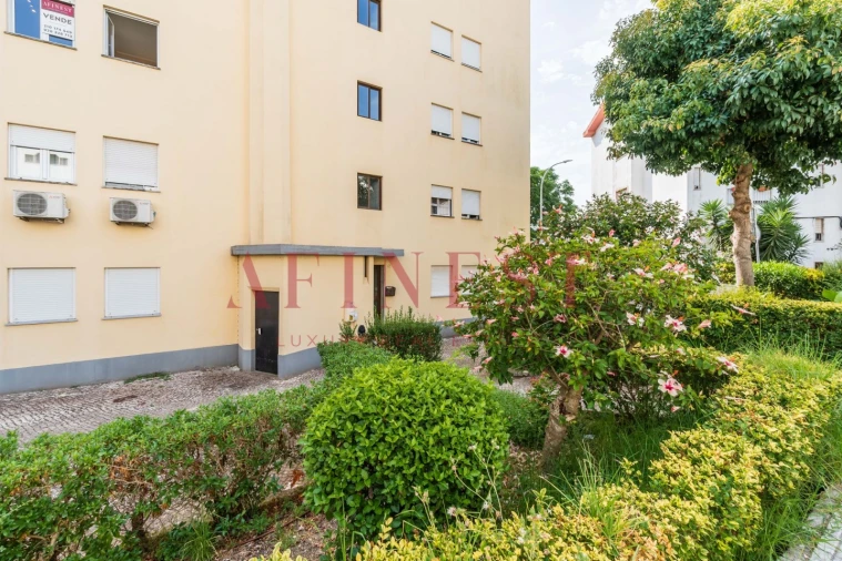 Apartamento T4 para Arrendamento em Alfragide Foto 68