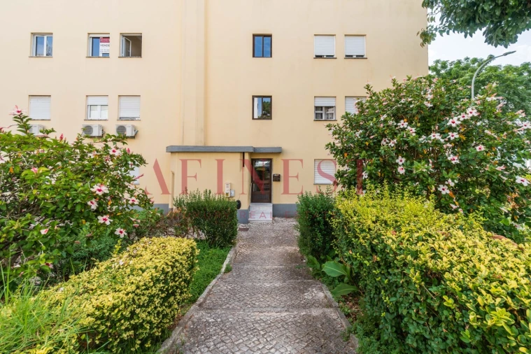 Apartamento T4 para Arrendamento em Alfragide Foto 69