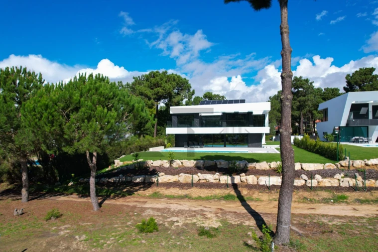 Moradia T4 para Arrendamento em Charneca de Caparica e Sobreda Foto 3