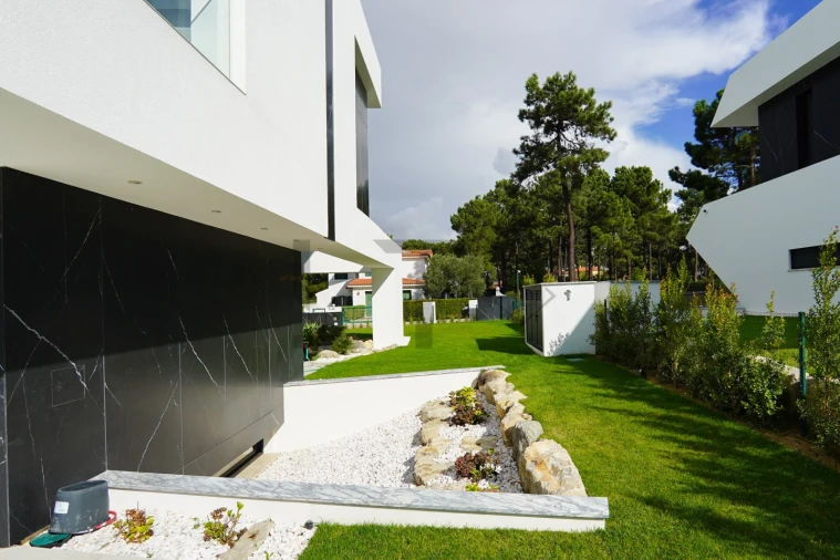 Moradia T4 para Arrendamento em Charneca de Caparica e Sobreda Foto 33